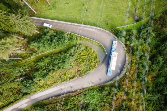 Trafotransport auf Serpentinen Villach